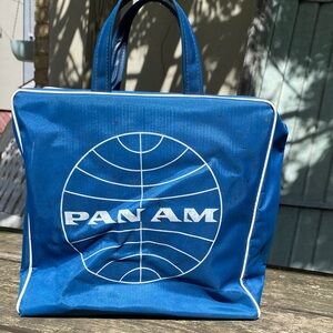 Vintage PAN AM bag.
Zipper works. No holes/tears. But is pretty dirty.